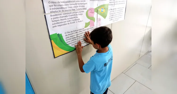 O resultado das pesquisas e trabalhos foram expostos em um mural na escola.