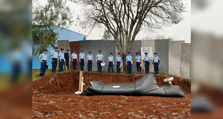 Através de um biodigestor instalado na escola, a turma pode compreender os benefícios ao meio ambiente oriundos de sua utilização.