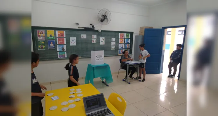 Confira os registros do amplo trabalho democrático em sala de aula.