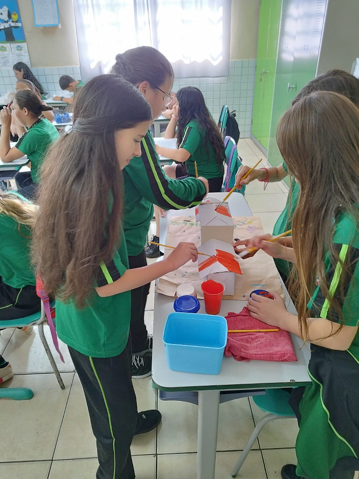 Confira as várias etapas dentro do trabalho realizado pelos alunos em sala de aula.