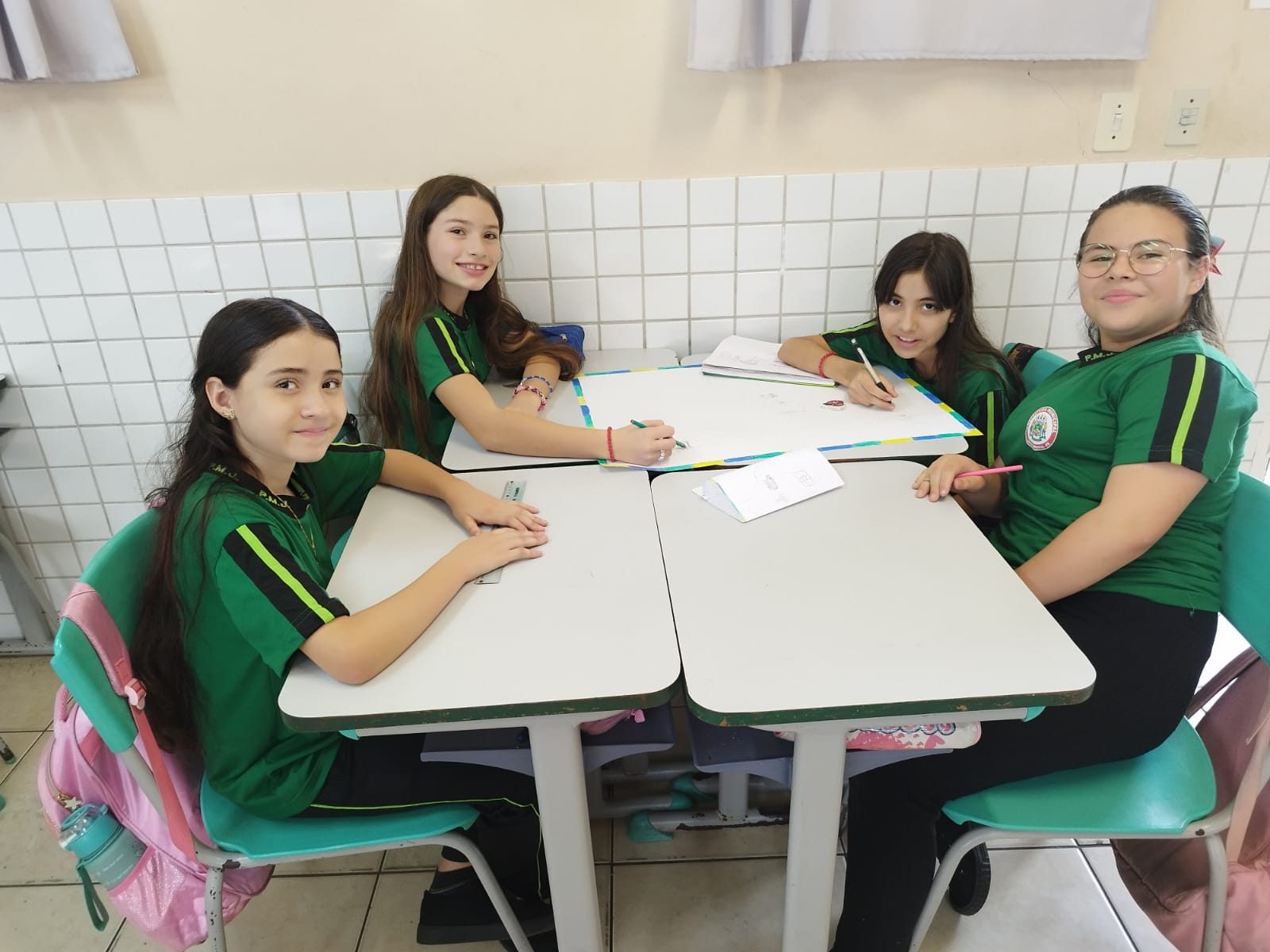 Confira as várias etapas dentro do trabalho realizado pelos alunos em sala de aula.