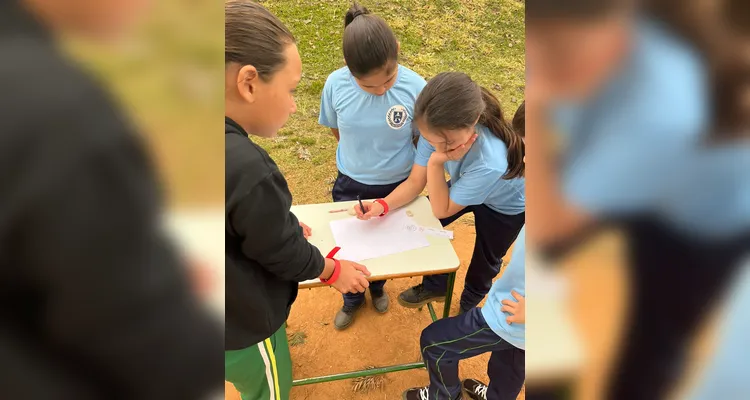 A atividade consistiu na resolução de situações-problema e busca pelos resultados na área da escola.