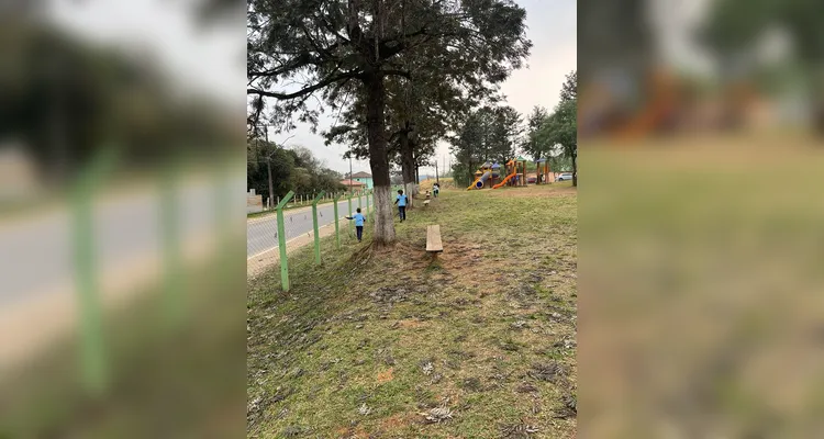 A atividade consistiu na resolução de situações-problema e busca pelos resultados na área da escola.