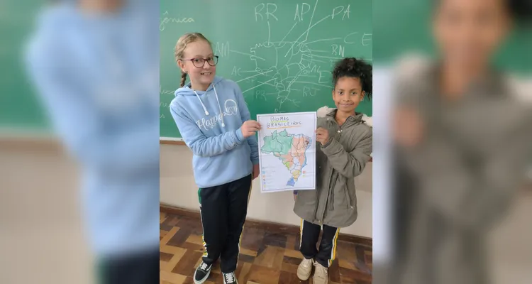 A turma também confeccionou representações do mapa do Brasil, destacando os biomas estudados.