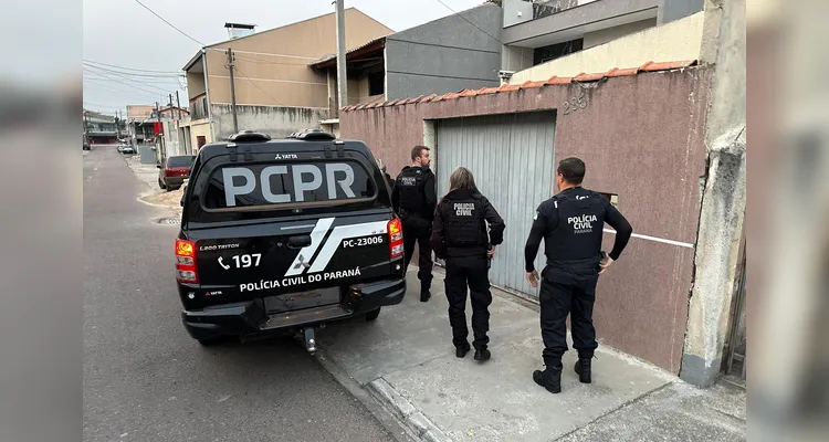 Polícia Civil prende dois suspeitos de integrar a organização criminosa responsável por aplicar golpes em motoristas idosos, no Paraná. As prisões foram realizadas na manhã deste domingo (1) |