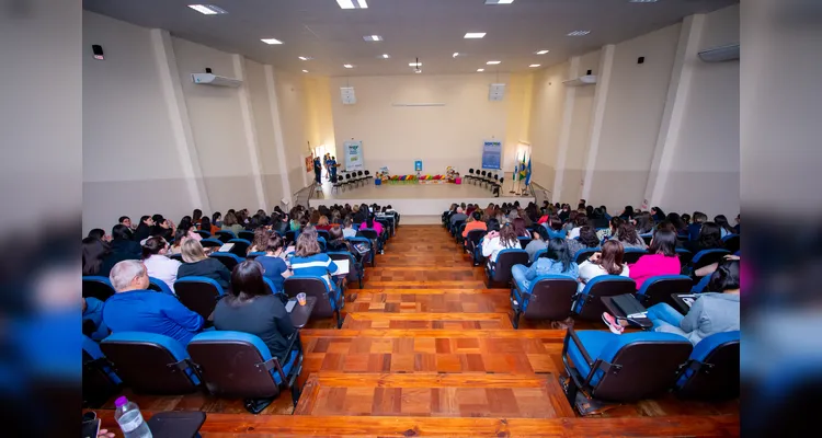 Seminário de Práticas da Educação é realizado em Ponta Grossa