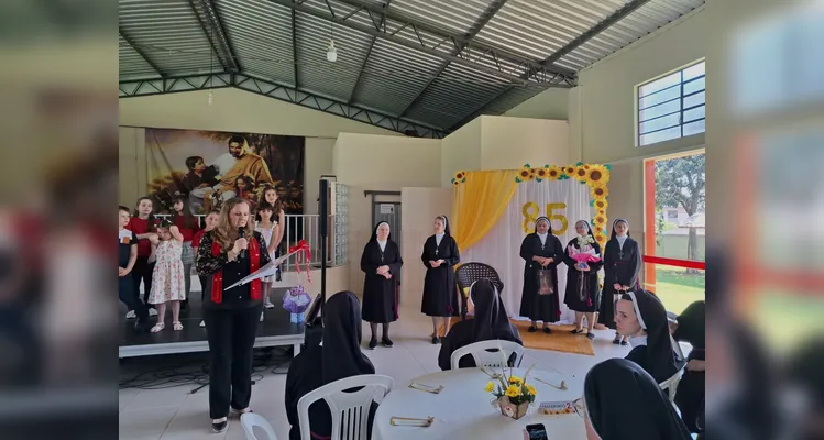 Durante a missa, após a comunhão, houve uma homenagem para as irmãs.