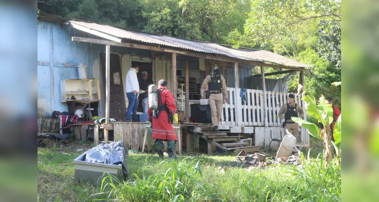 Corpo foi encontrado em área de difícil acesso.