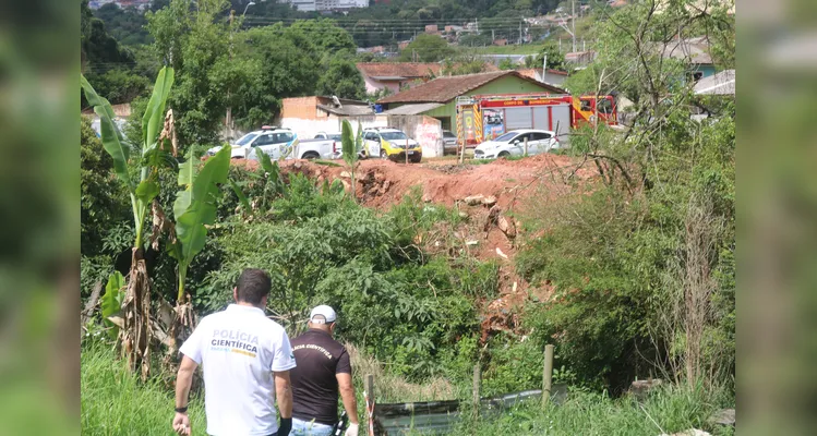 Cadáver foi enterrado no bairro Ronda.