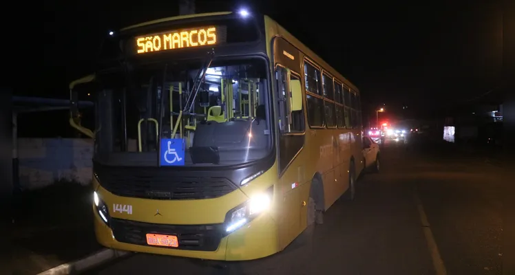 Ônibus envolvido no acidente.