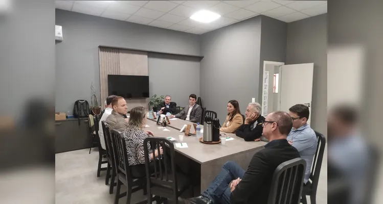 Encontro entre candidatas à Prefeitura de Ponta Grossa e lideranças da Associação Médica serviu para debater questões do sistema de saúde pública municipal |