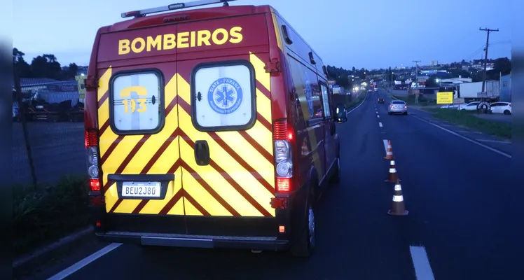 Colisão entre três veículos congestiona BR-376 em Ponta Grossa