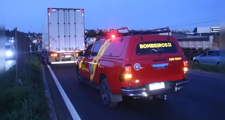 Colisão entre três veículos congestiona BR-376 em Ponta Grossa