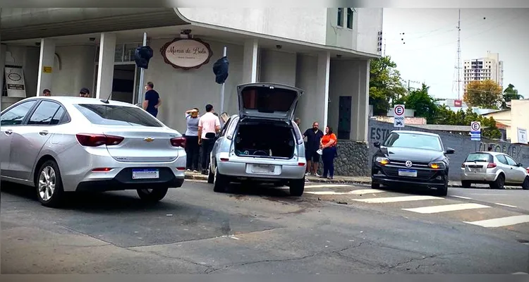 Acidente aconteceu no início da tarde desta sexta-feira (18).