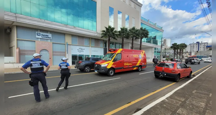 Mulher é atropelada no Centro de PG e fica ferida na cabeça