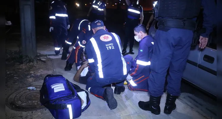 Equipes do Samu encaminharam à vítima ao Hospital Regional.