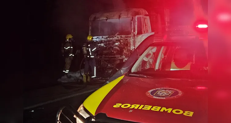 Corpo de Bombeiros controlou o incêndio.