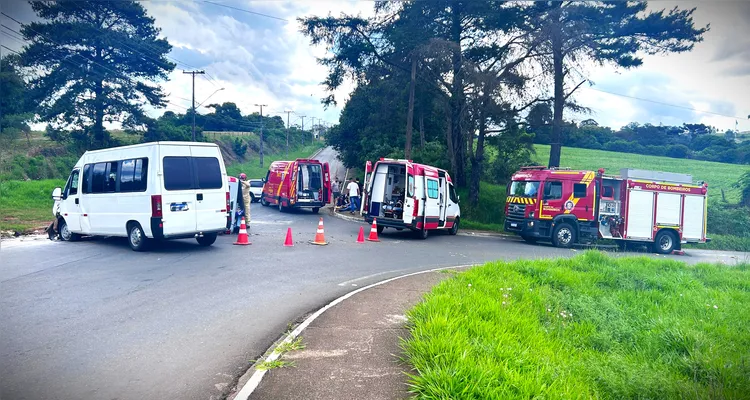 Equipes de segurança e de socorro foram acionadas para o local da situação.