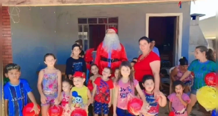 Voluntária prepara Natal solidário e pede ajuda da população