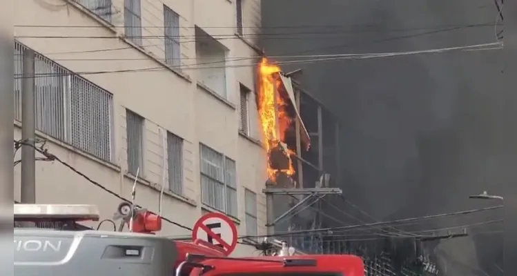 Incêndio de grande proporção atinge shopping de SP; vídeo