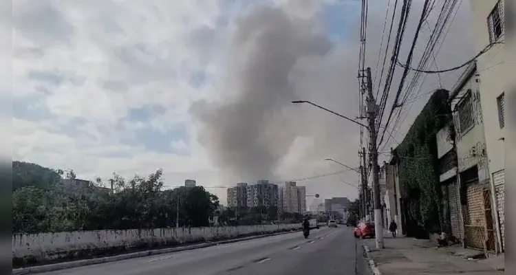 Incêndio de grande proporção atinge shopping de SP; vídeo