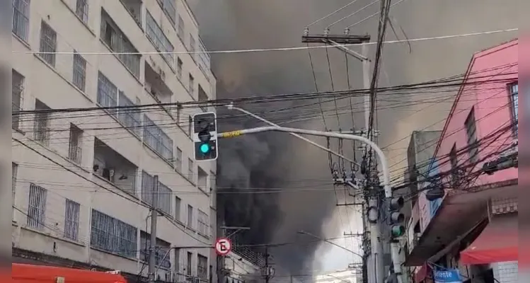 Incêndio de grande proporção atinge shopping de SP; vídeo