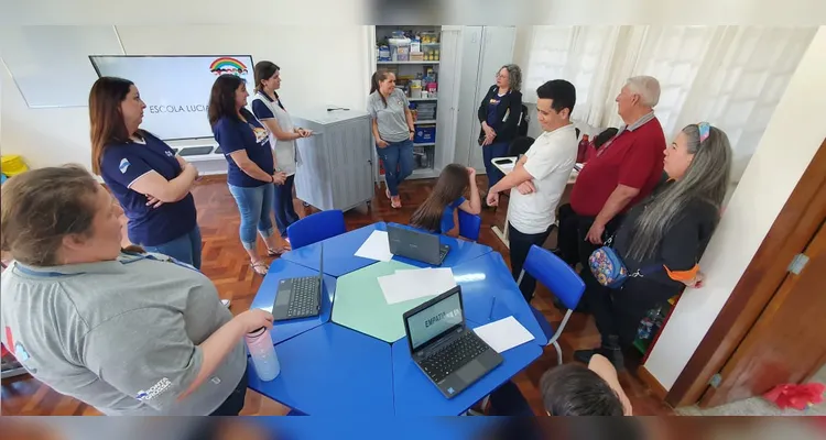 Educação de Carambeí conhece ações e projetos do ensino de PG