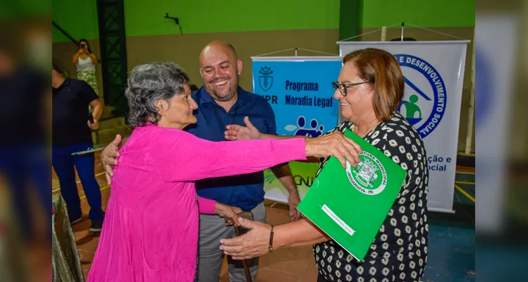 Entrega aconteceu na quadra da Escola Júlio de Mesquita em Jaguariaíva.