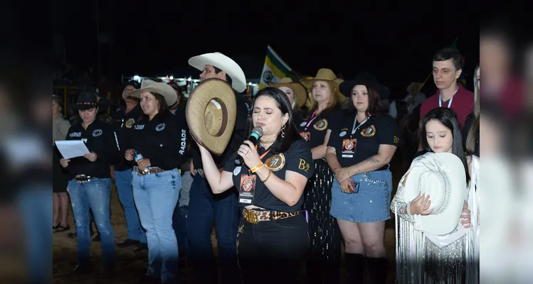 Peões de toda a região e inclusive de Curiúva participaram da competição que contou com a torcida e admiração do público.