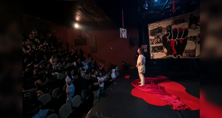 Mais de 1.400 crianças e adultos estiveram presentes nas 16 apresentações gratuitas.