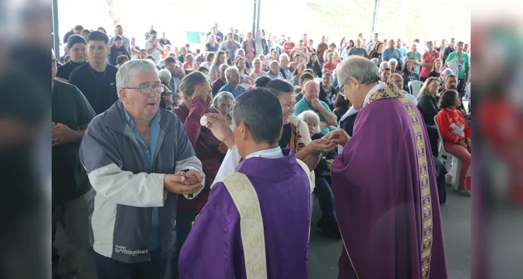 A celebração pelos fiéis defuntos, ocorrida sábado (2) pela manhã no Cemitério Parque Jardim Paraíso, foi a primeira com o novo bispo.