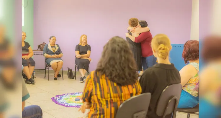 Um encontro no Ambulatório de Saúde Integrativa da Universidade Estadual de Ponta Grossa (ASI-UEPG) marcou a celebração de um ano do Programa FloreSER.