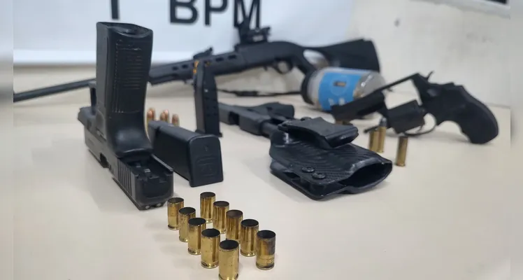 Polícia Militar apreende quatro armas e mais munições que estavam no condomínio em que Guilherme Becher foi vítima de tiros e acabou morrendo |