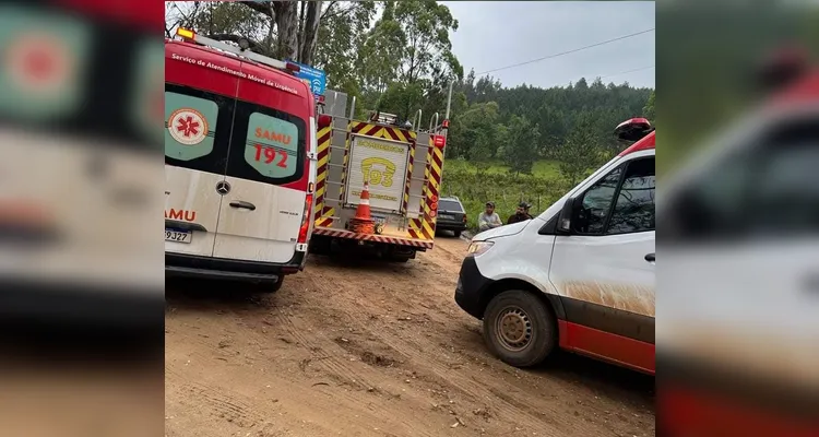 Caminhonete cai da ponte do Rio São Jorge, na estrada de Alagados, no interior de Ponta Grossa |