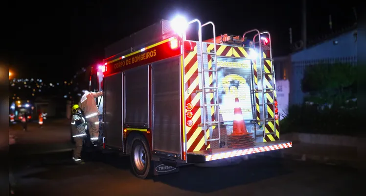 Auto Bomba Tanque Resgate realizou os trabalhos necessários.