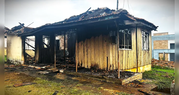 Curto-circuito pode ter iniciado incêndio na ‘Nova Rússia’; veja fotos