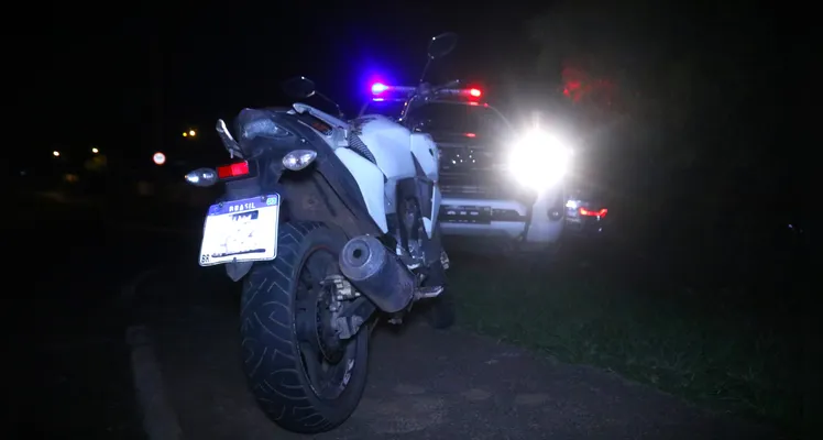 Motocicleta foi apreendida pelas autoridades de segurança.