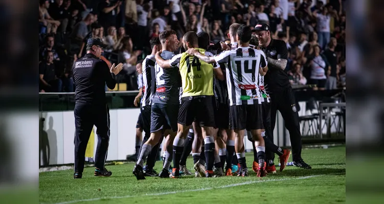 A primeira partida do duelo foi disputa na última terça-feira (05).