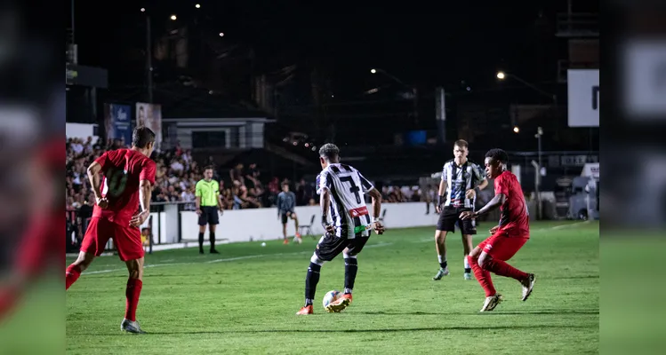 A primeira partida do duelo foi disputa na última terça-feira (05).