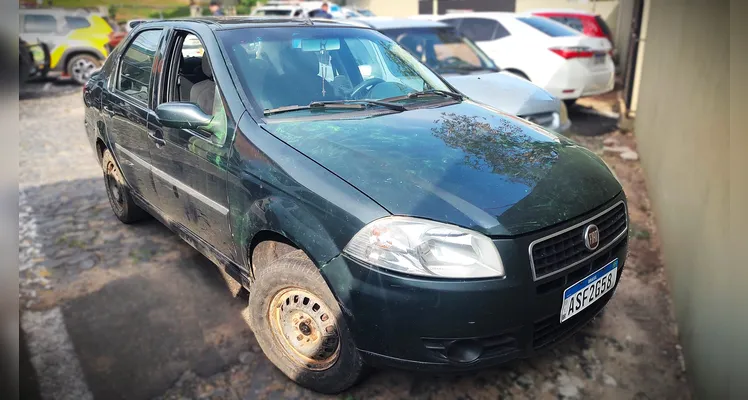 Veículo Fiat Siena, do vigilante, havia sido roubado.