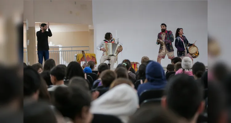 O Senador Correia foi uma das Instituições de Ensino que recebeu o projeto