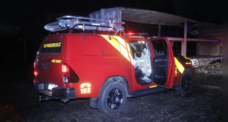 Corpo de Bombeiros foi acionado para controlar o incêndio.