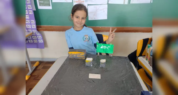 Parte das atividades da turma envolveu a montagem de maquetes representando os locais pesquisados durante a aula.