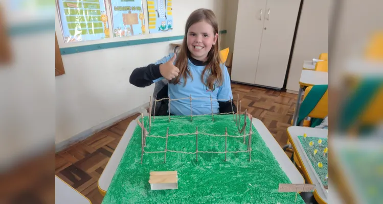 Parte das atividades da turma envolveu a montagem de maquetes representando os locais pesquisados durante a aula.