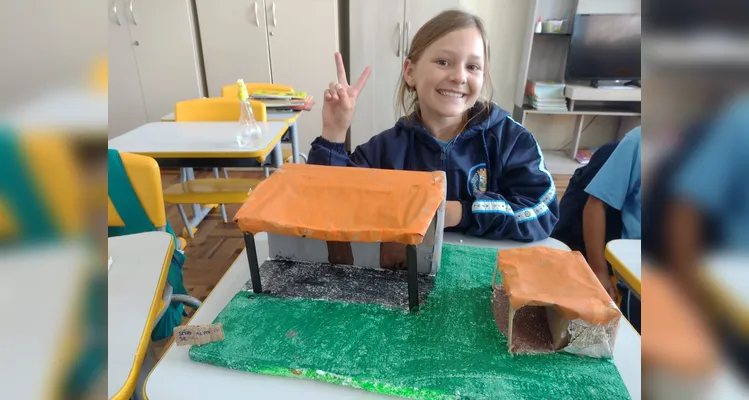 Parte das atividades da turma envolveu a montagem de maquetes representando os locais pesquisados durante a aula.