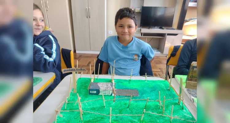 Parte das atividades da turma envolveu a montagem de maquetes representando os locais pesquisados durante a aula.