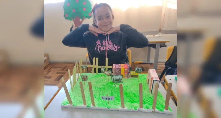 Parte das atividades da turma envolveu a montagem de maquetes representando os locais pesquisados durante a aula.