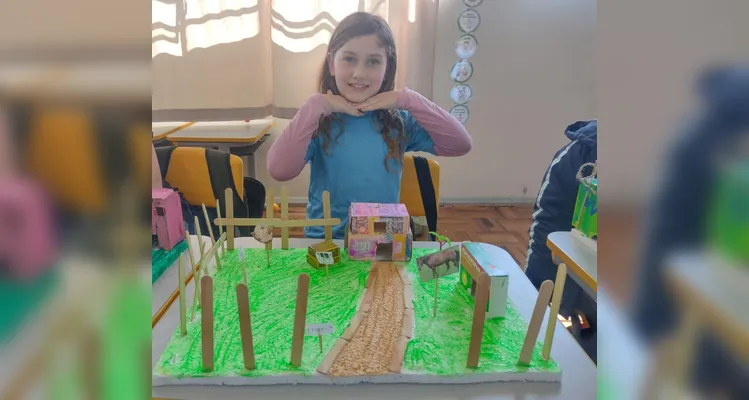 Parte das atividades da turma envolveu a montagem de maquetes representando os locais pesquisados durante a aula.