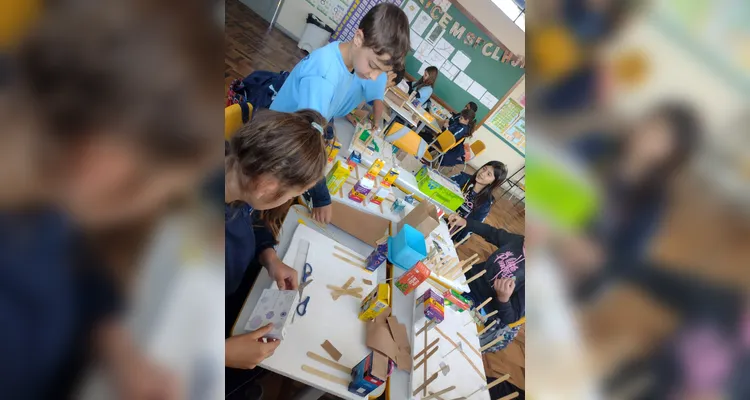 Parte das atividades da turma envolveu a montagem de maquetes representando os locais pesquisados durante a aula.