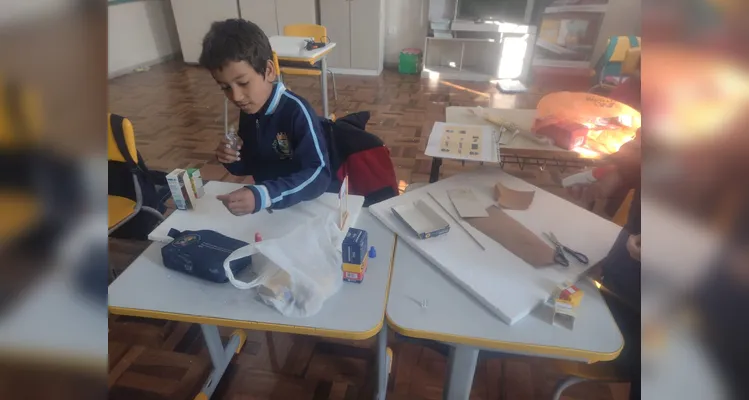 Parte das atividades da turma envolveu a montagem de maquetes representando os locais pesquisados durante a aula.